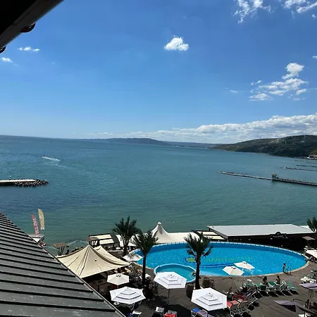 Sweet Black Sea View 公寓式酒店